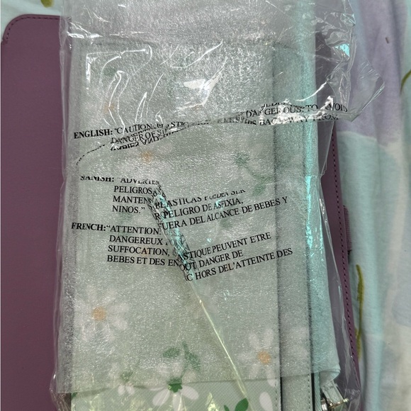 NWT Kate Spade Medium Lucy Scattered Daisi pattern wristlet - Picture 3 of 9